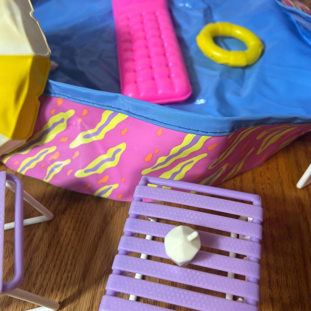 Vintage Mattel Barbie Hawaiian Fun Pool Playset Chairs Umbrella Accessories Lot - Picture 6 of 8